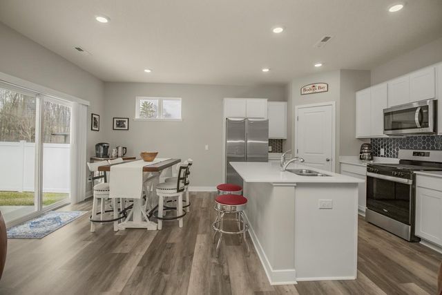 6676 Pine Arbor Boulevard S, Cottage Grove, MN 55016