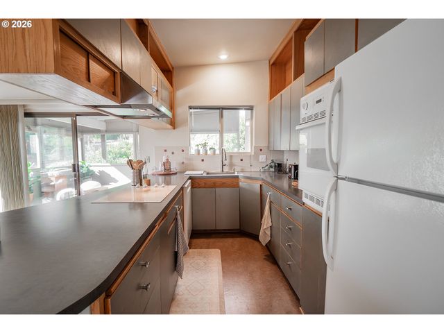 495 W 27th Ave, Eugene, OR 97405