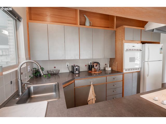 495 W 27th Ave, Eugene, OR 97405