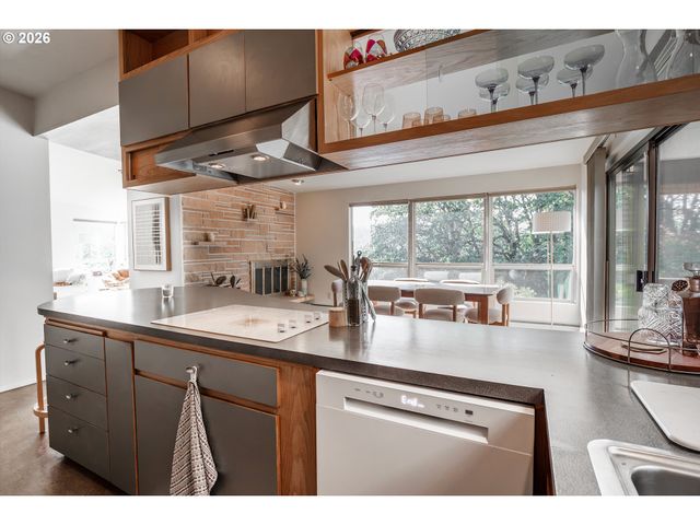 495 W 27th Ave, Eugene, OR 97405