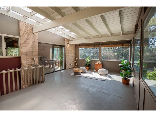 495 W 27th Ave, Eugene, OR 97405
