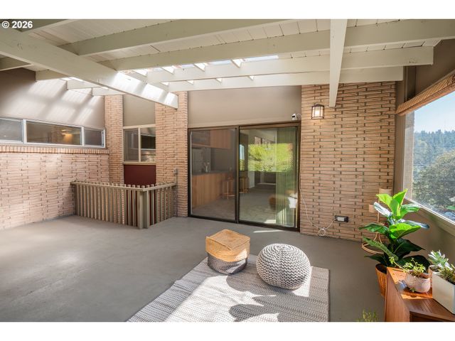 495 W 27th Ave, Eugene, OR 97405
