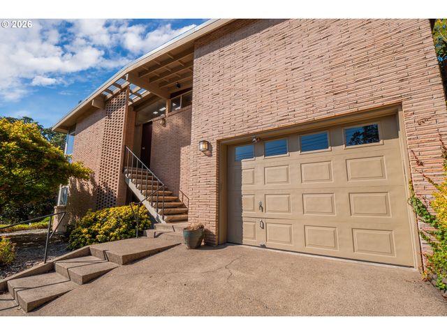 495 W 27th Ave, Eugene, OR 97405