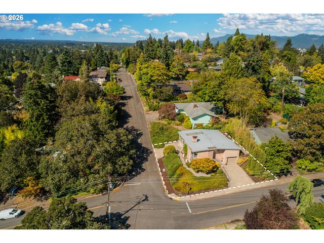 495 W 27th Ave, Eugene, OR 97405