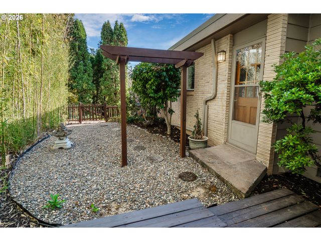 495 W 27th Ave, Eugene, OR 97405