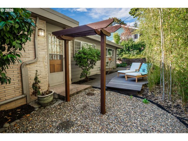 495 W 27th Ave, Eugene, OR 97405