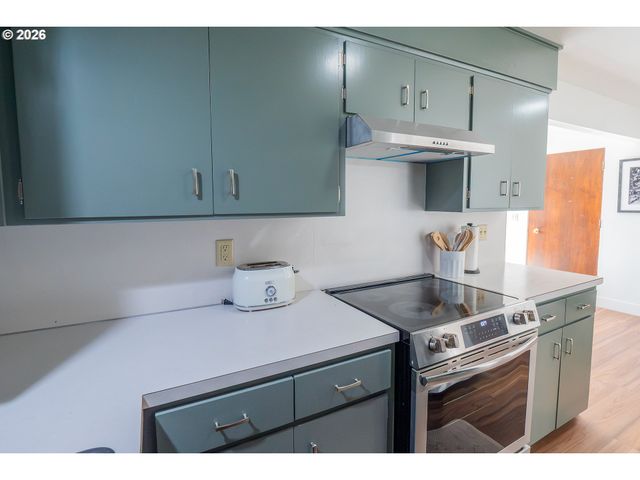 495 W 27th Ave, Eugene, OR 97405