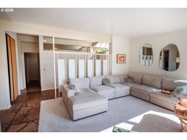 495 W 27th Ave, Eugene, OR 97405