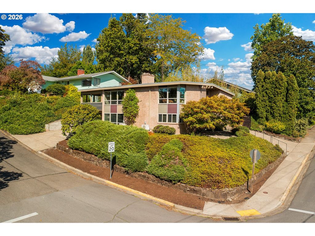495 W 27th Ave, Eugene, OR 97405