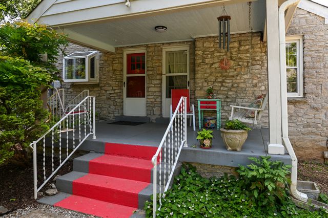 4003 Auburn Ln, Nashville, TN 37215