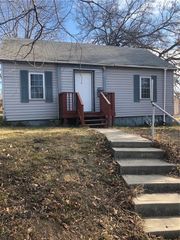 117 S Fairview Avenue, Liberty, MO 64068