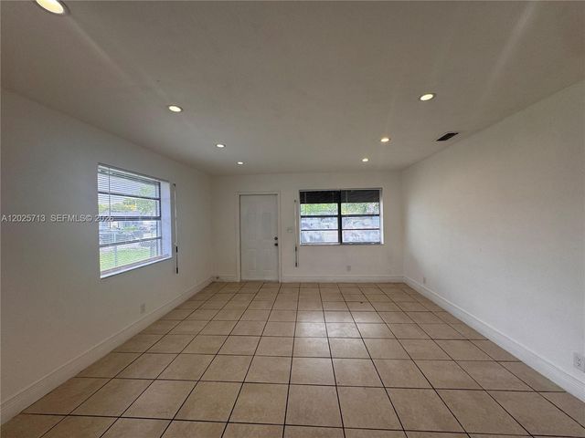 407 NW 7th Ct N, Hallandale Beach, FL 33009