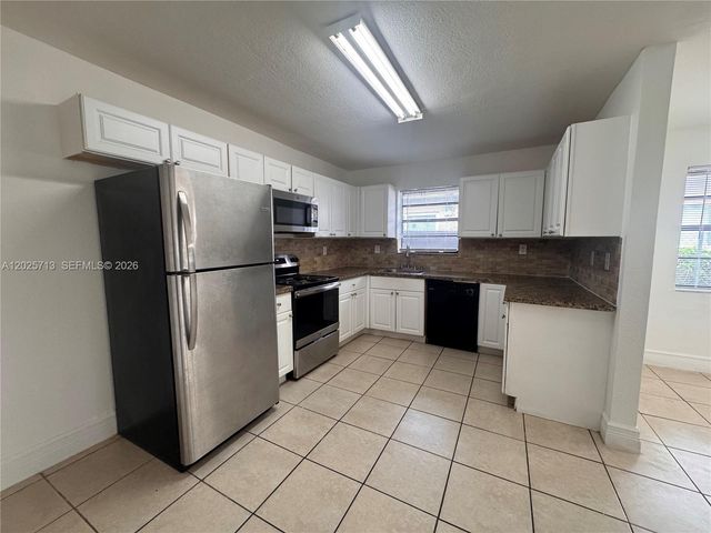 407 NW 7th Ct N, Hallandale Beach, FL 33009