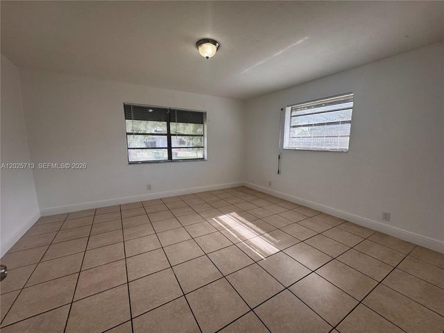 407 NW 7th Ct N, Hallandale Beach, FL 33009