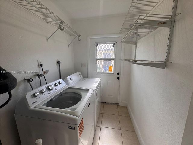 407 NW 7th Ct N, Hallandale Beach, FL 33009