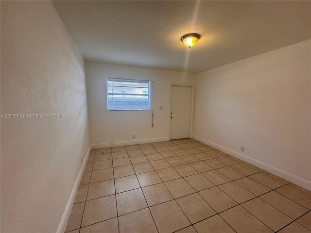 407 NW 7th Ct N, Hallandale Beach, FL 33009