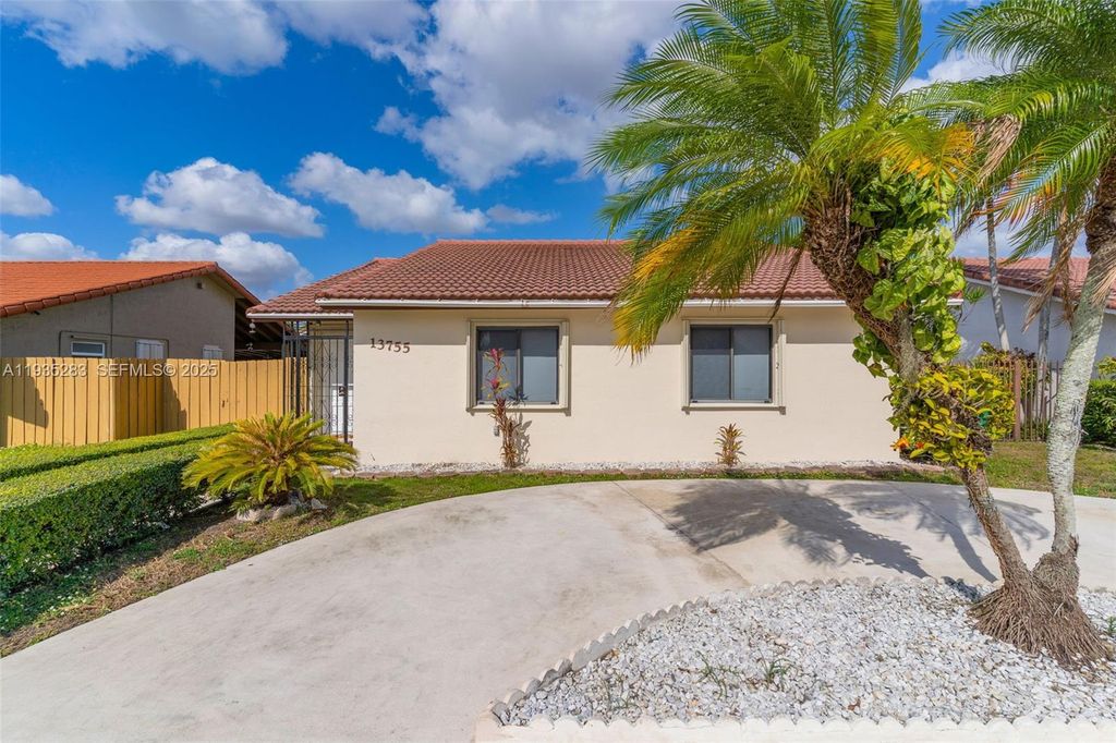 13755 SW 23rd Ter, Miami, FL 33175