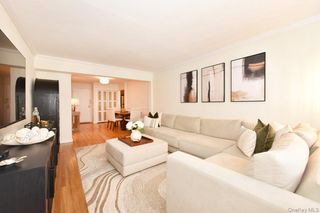 1 Birchwood Court 2O, Mineola, NY 11501