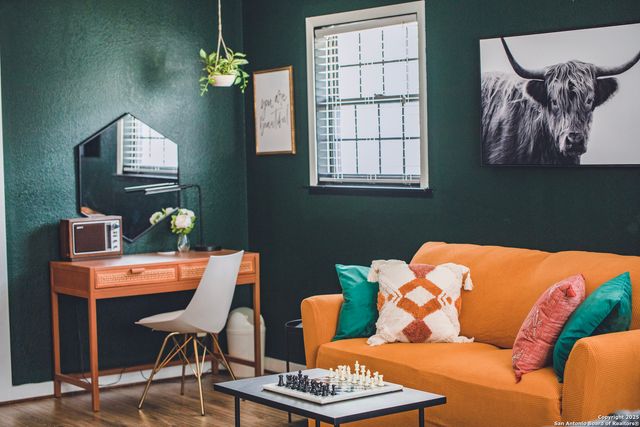 611 W Burbank St, Fredericksburg, TX 78624