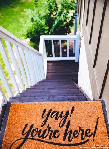 611 W Burbank St, Fredericksburg, TX 78624