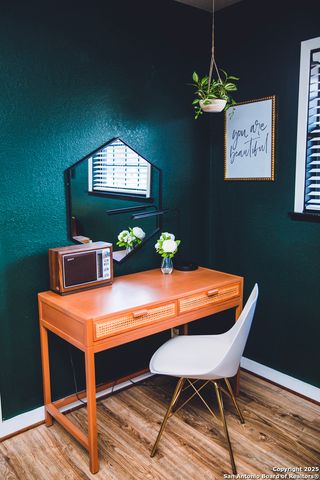 611 W Burbank St, Fredericksburg, TX 78624