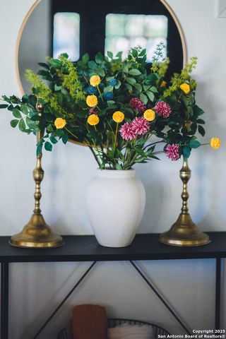 611 W Burbank St, Fredericksburg, TX 78624