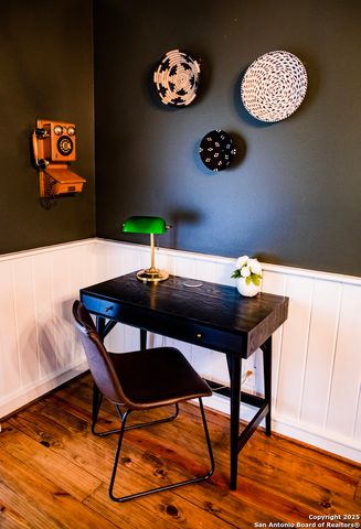 611 W Burbank St, Fredericksburg, TX 78624