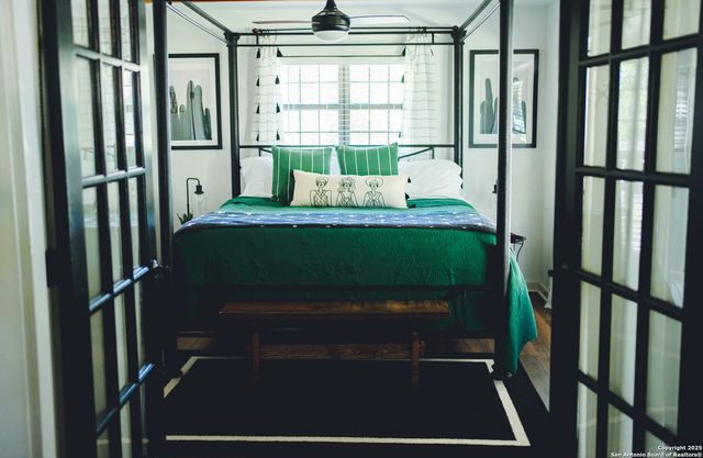 611 W Burbank St, Fredericksburg, TX 78624