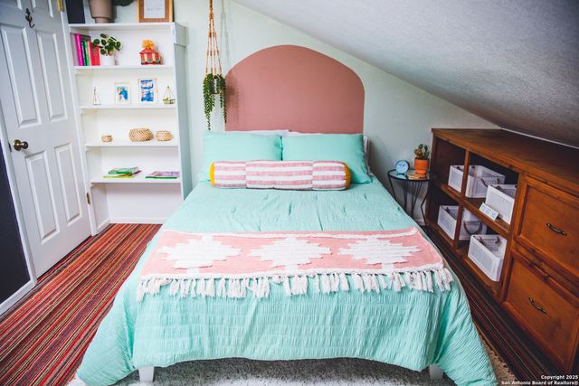 611 W Burbank St, Fredericksburg, TX 78624