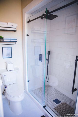 611 W Burbank St, Fredericksburg, TX 78624