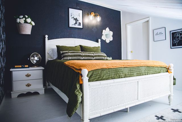 611 W Burbank St, Fredericksburg, TX 78624