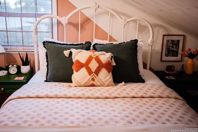 611 W Burbank St, Fredericksburg, TX 78624