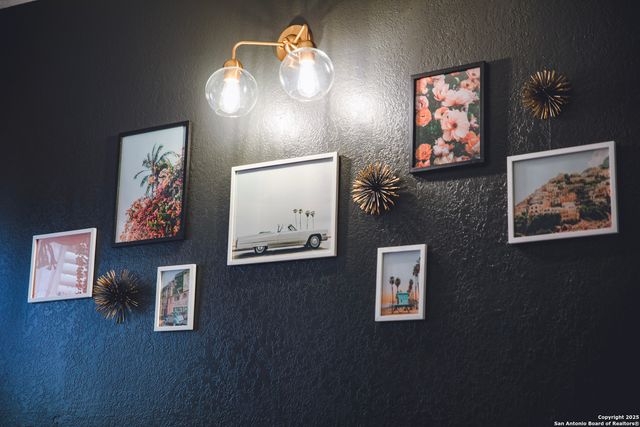 611 W Burbank St, Fredericksburg, TX 78624