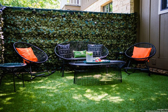 611 W Burbank St, Fredericksburg, TX 78624