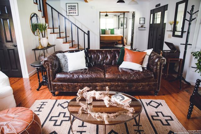 611 W Burbank St, Fredericksburg, TX 78624