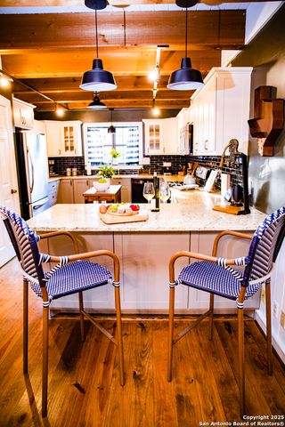 611 W Burbank St, Fredericksburg, TX 78624