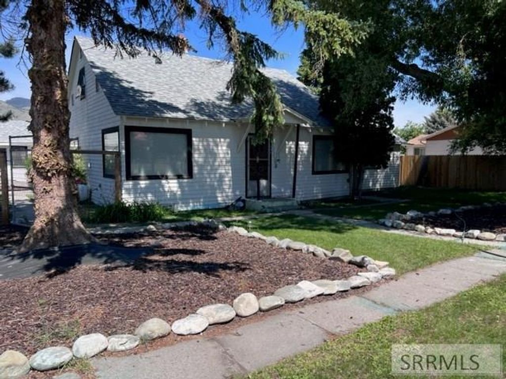 Image 1 of property listing at 531/533 S St Charles Street, Salmon, ID 83467