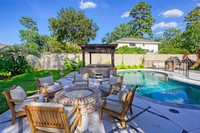 27201 Stark Lane, Oak Ridge North, TX 77385