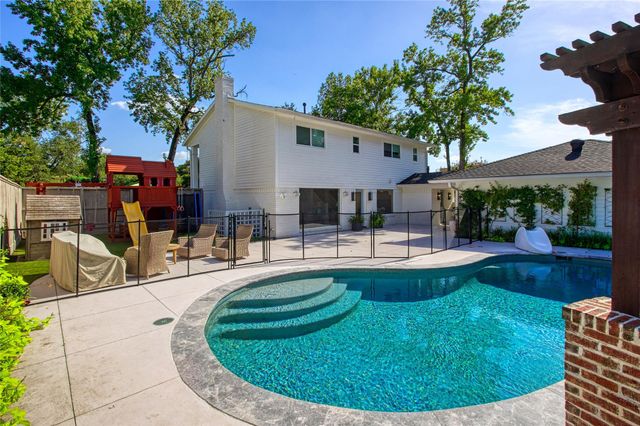 27201 Stark Lane, Oak Ridge North, TX 77385