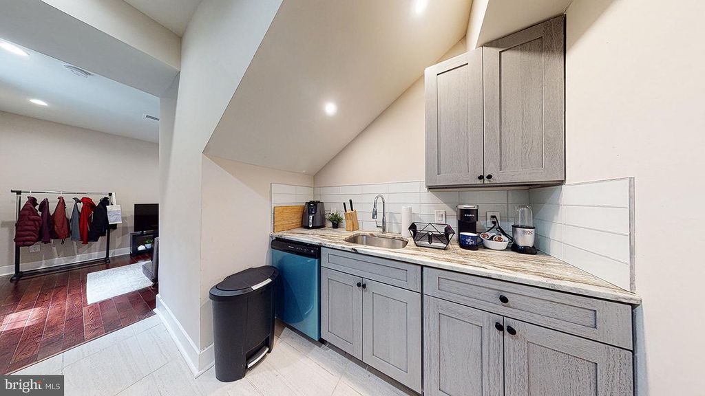 46 S 44TH ST, Philadelphia, PA 19104