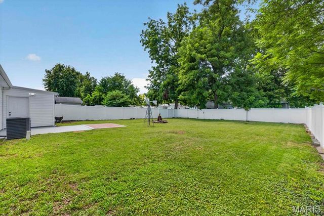 639 Royal Heights Road, Belleville, IL 62226