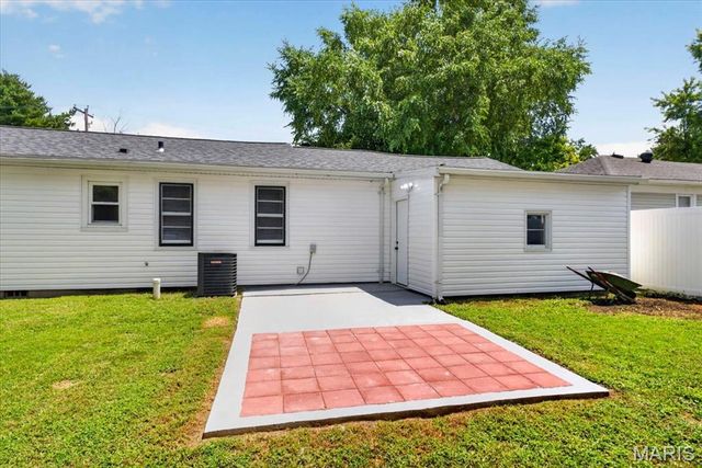 639 Royal Heights Road, Belleville, IL 62226