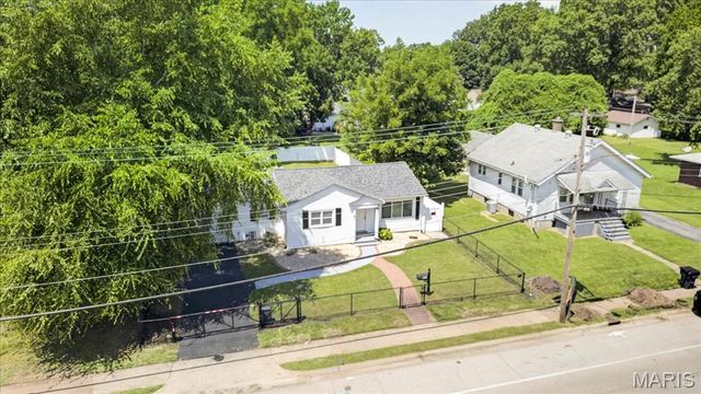639 Royal Heights Road, Belleville, IL 62226