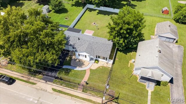 639 Royal Heights Road, Belleville, IL 62226
