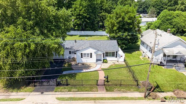 639 Royal Heights Road, Belleville, IL 62226