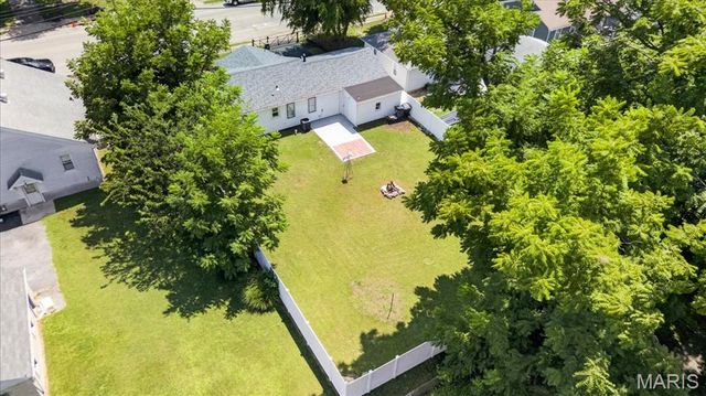 639 Royal Heights Road, Belleville, IL 62226
