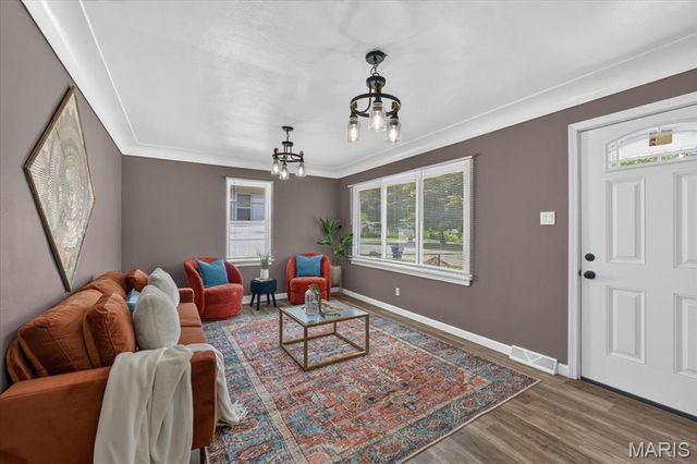 639 Royal Heights Road, Belleville, IL 62226