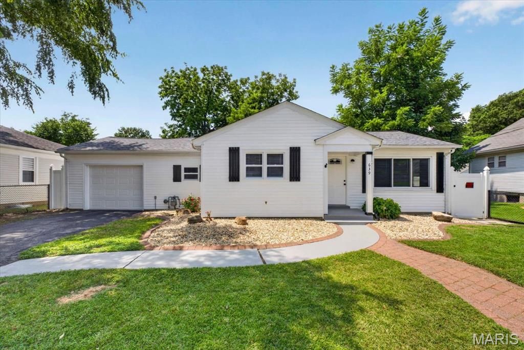 639 Royal Heights Road, Belleville, IL 62226
