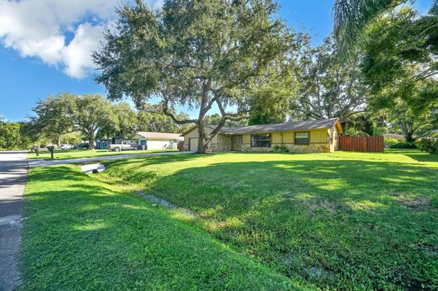 4410 Areca Palm Drive, Fort Pierce, FL 34982