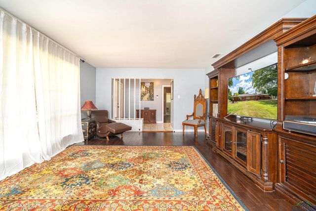 2215 Redbud, Kilgore, TX 75662